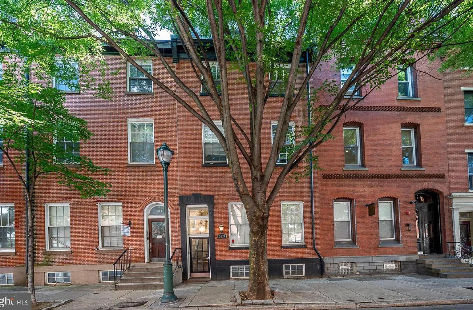 1 bed, 1.0 bath, 685 sqft, $1,975 — Photo 1