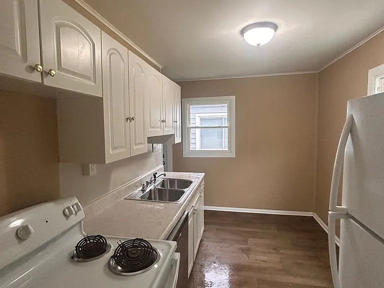 4206 Lillie St — Photo 3