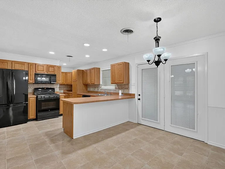 2539 Highwood Dr — Photo 5