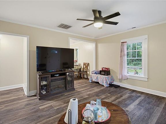 5th image of 1608 Sharpe Rd