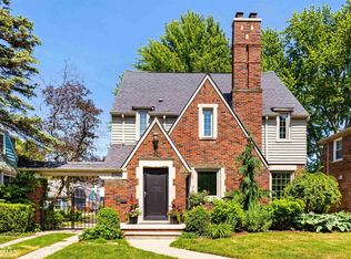 1382 Harvard Rd, Grosse Pointe Park, MI 48230