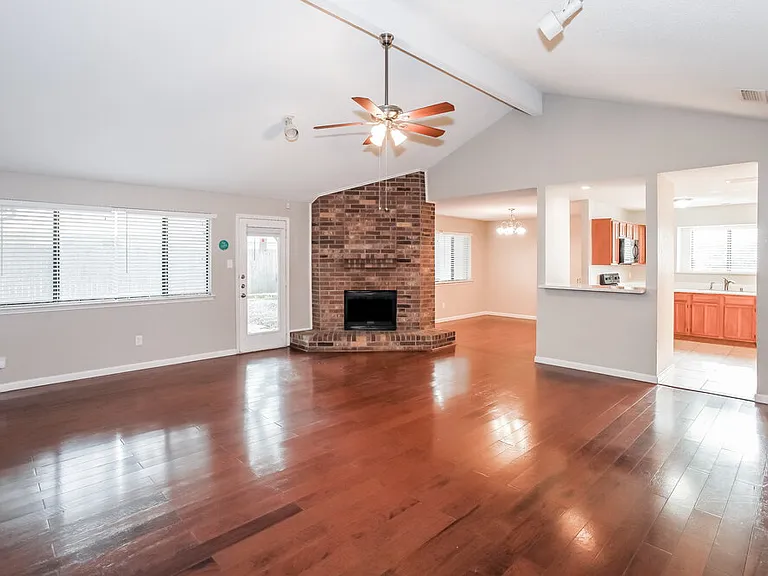 2614 Berkshire Ln — Photo 4
