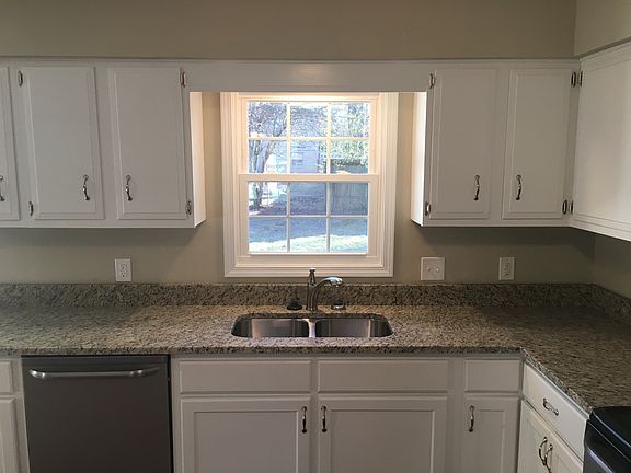 3rd image of 835 Glenview Way