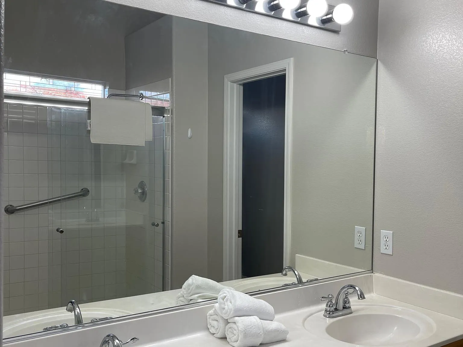 4640 Swaying Palms Dr — Photo 3