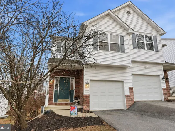 1530 Crest Park Ct, Bethlehem, PA 18015