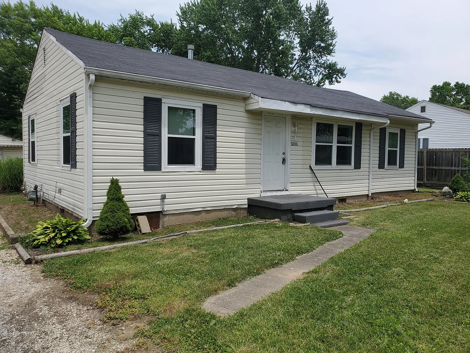 5206 Johnson St photo 1