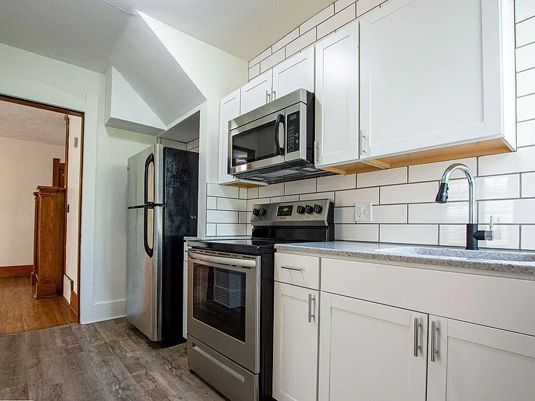 3008 Dewey Ave — Photo 5