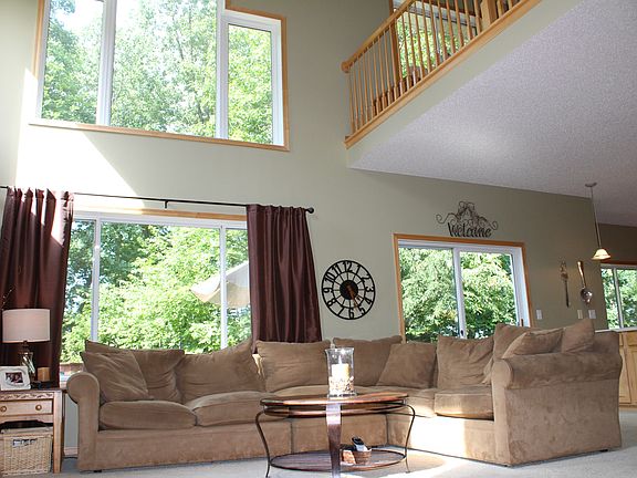 Huge windows- tons of light