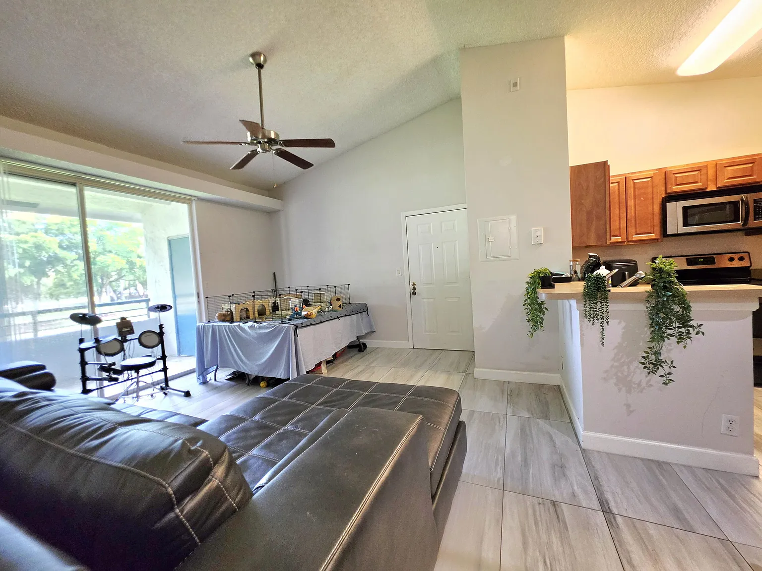 1 bed, 1.0 bath, 620 sqft, $1,750 — Photo 2