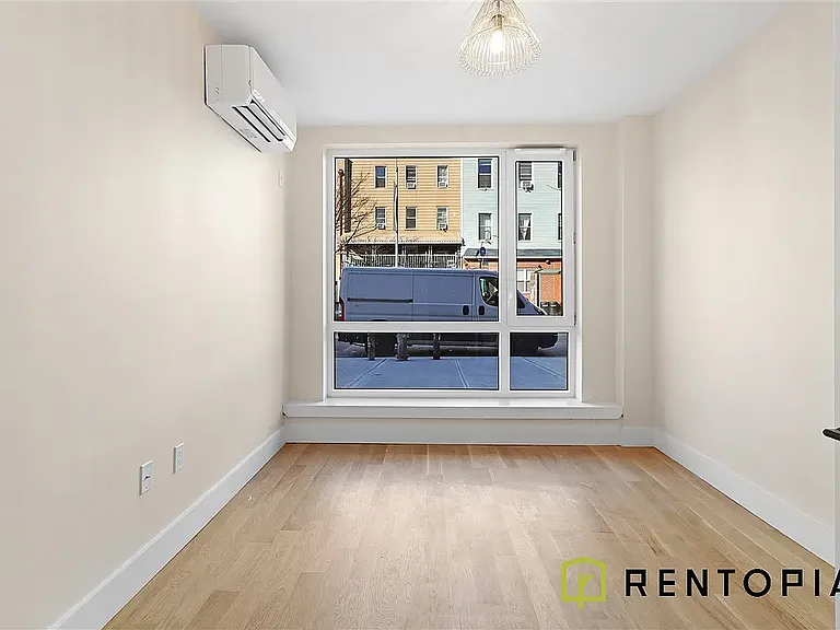 302 Graham Ave #1A — Photo 2