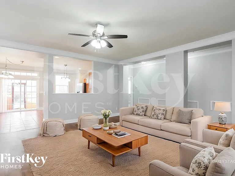 182 Norwich Dr — Photo 4