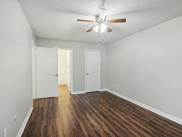 24-web-or-mls-James Ave-020