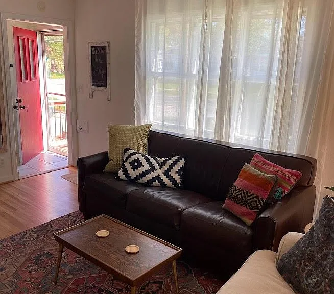 917 3rd St NE — Photo 3