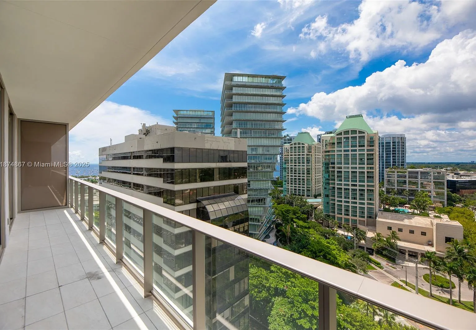 2 bed, 976 sqft, $9,500 — Photo 3