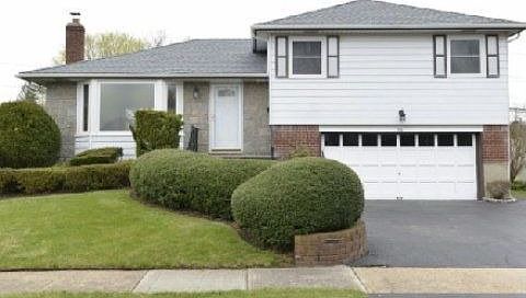 1st image of 55 Marilyn Blvd