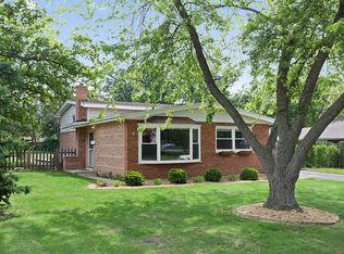 6 Norton Dr, Lemont, IL 60439