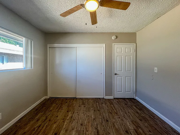 1828 W Glen Ave — Photo 28