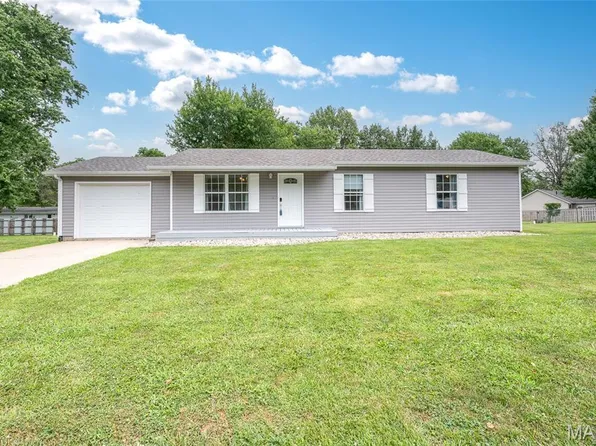 2825 Orchid Ct, Highland, IL 62249