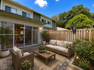 895 Crystal Lake Dr #103, Pompano Beach, FL 33064