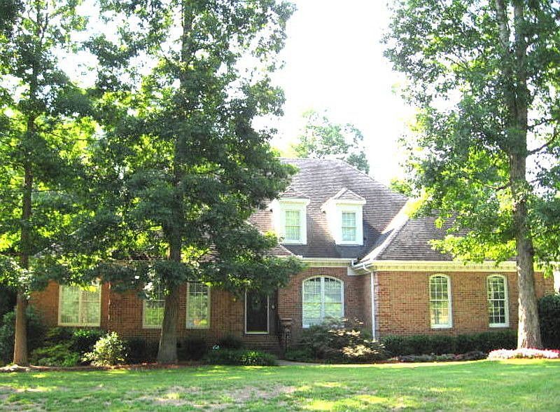 2nd image of 219 Versailles Dr