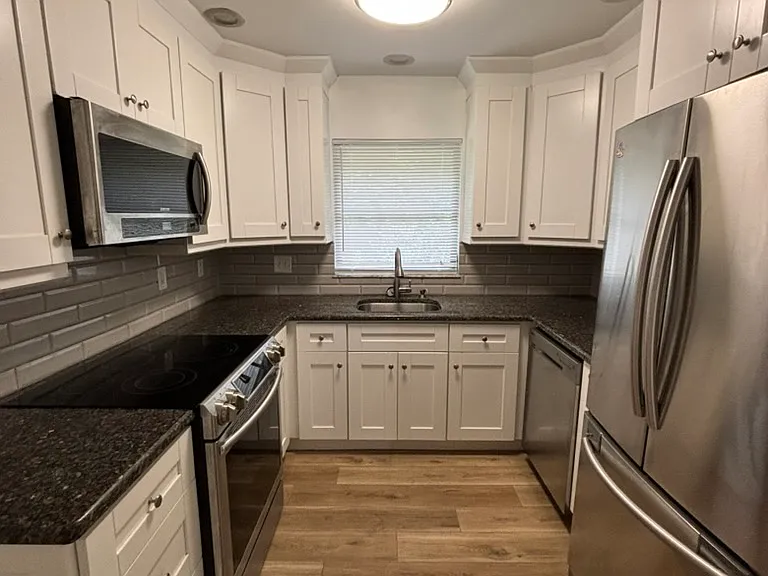 13 Jamaica St — Photo 15