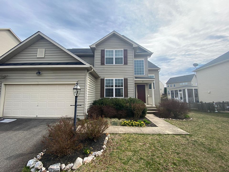 1st image of 15 Penningcroft Ln