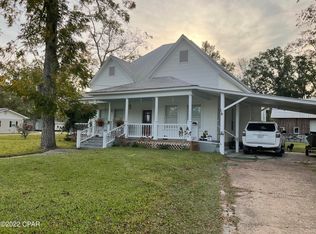 736 5th St, Chipley, FL 32428