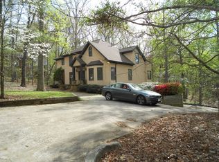 129 E Lake Dr, Roswell, GA 30075