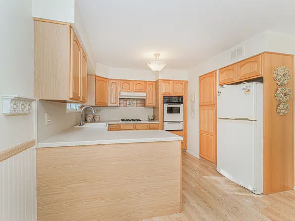 16 Bowling Green Place image 10 of 28