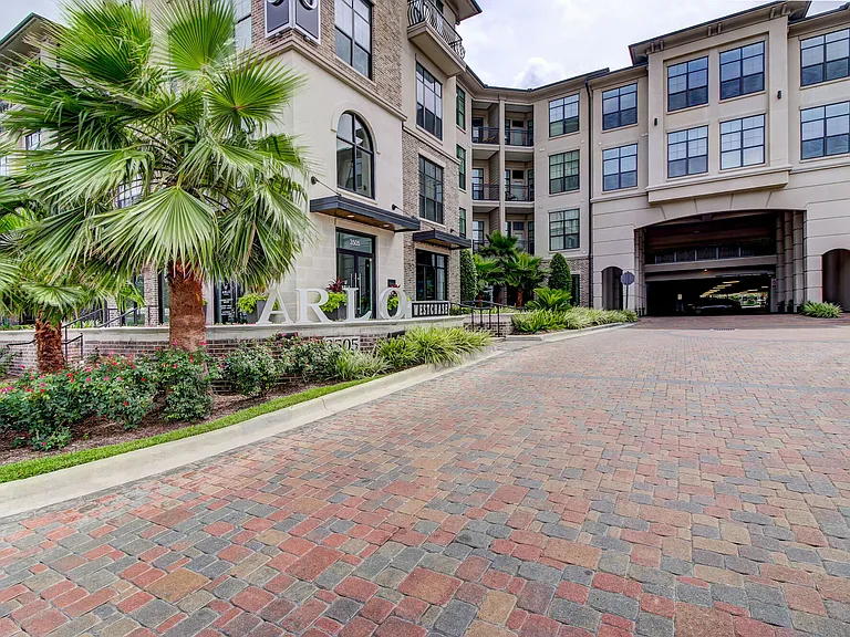 Arlo Westchase — Photo 15