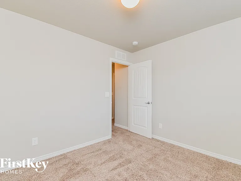 5307 Pabst Dr — Photo 10