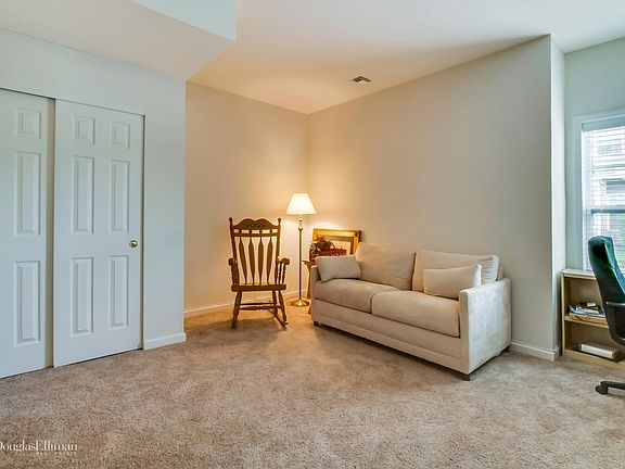 5th image of 97 Clubhouse Cir