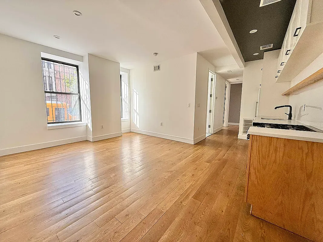437 Throop Avenue — Photo 1