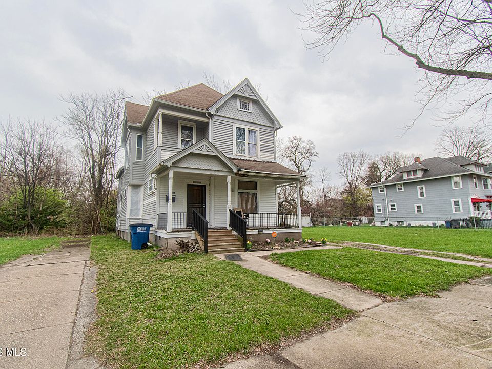 1st image of 2422 Lawrence Ave