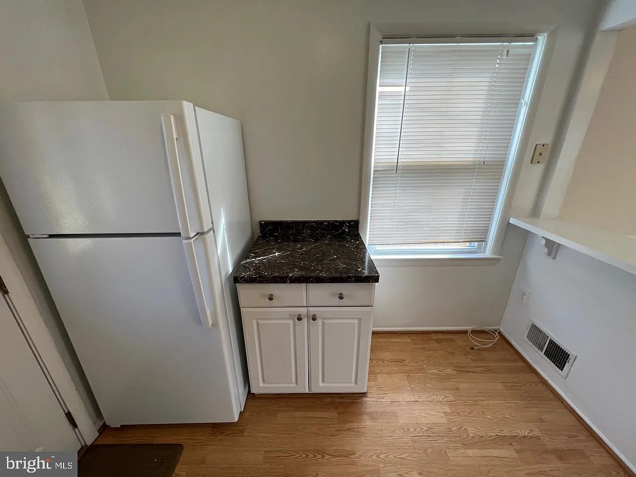 3 bed, 2.0 bath, 1669 sqft, $2,735 — Photo 4