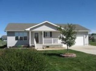 1414 S Pine Ridge Ct, Juniata, NE 68955