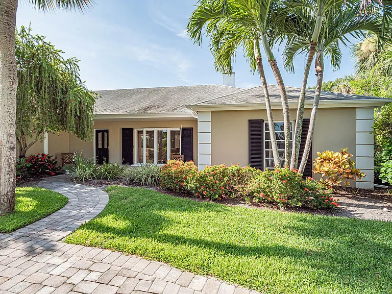 1425 Treasure Cove Ln — Photo 5