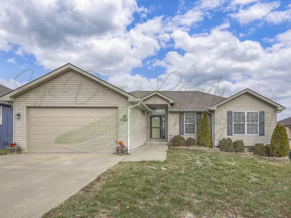 504 NW Whitney Dr, Grain Valley, MO 64029