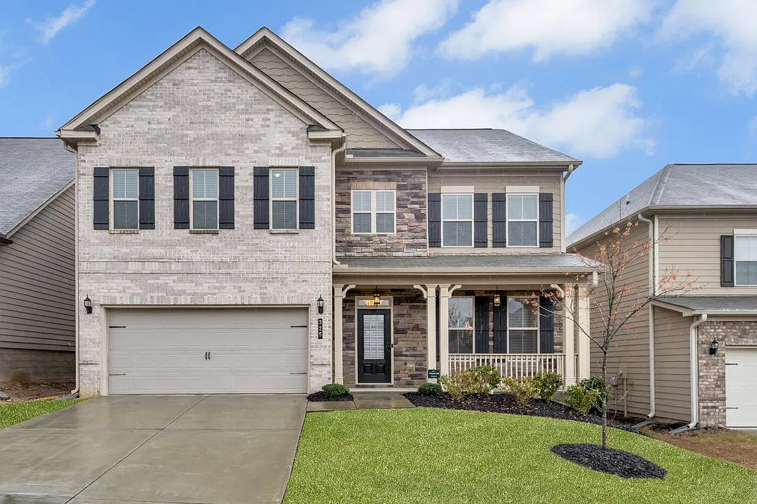 325 Broadmoor Dr — Photo 1