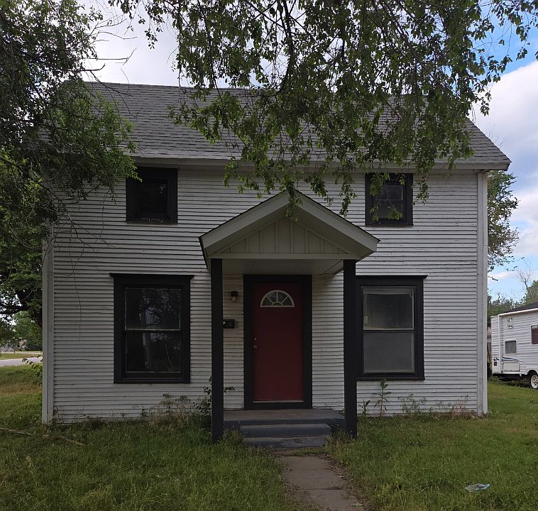 1st image of 229 W 9th St