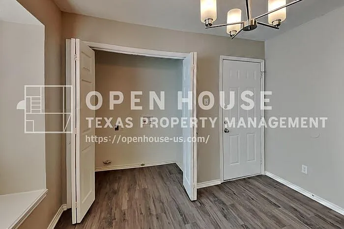 546 Newberry St — Photo 7