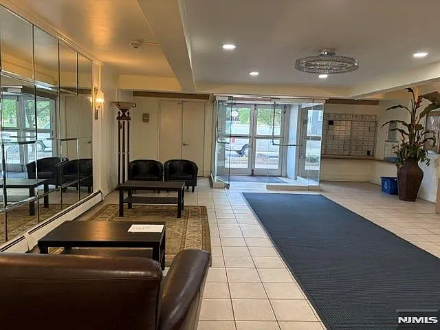 2 bed, 800 sqft, $2,250 — Photo 3