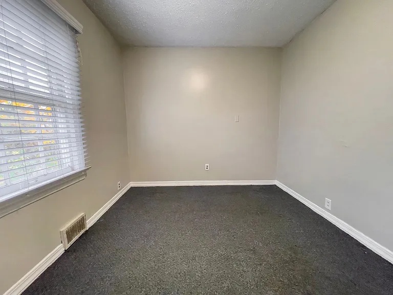 1408 N Mann Ave — Photo 17