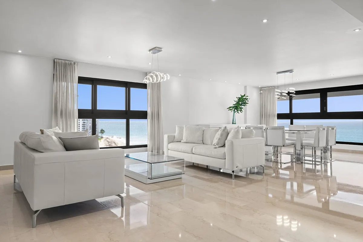 Seating Area with a stunning beach view

Area de estar con vista a la directa a la playa - 1507 Ashford #1202