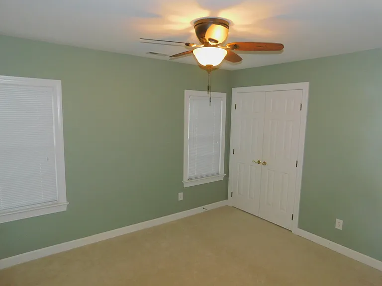 106 Southbank Dr — Photo 11