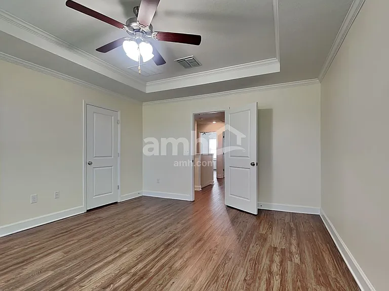 1017 Walden Pond Dr — Photo 14