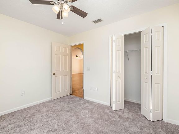 Font bedroom. Brand new carpet!