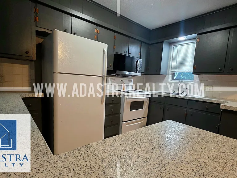 208 Brookside Dr — Photo 5