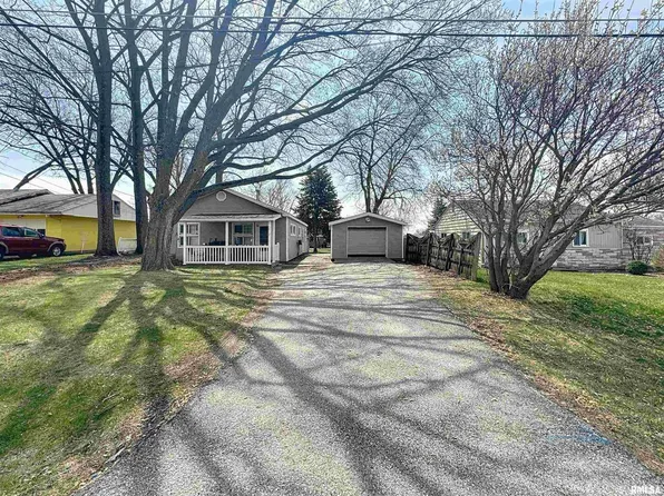 1018 Jones St, Le Claire, IA 52753