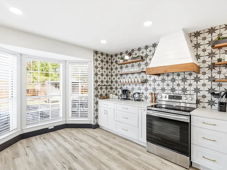 6440 Knoll Ridge Dr — Photo 15